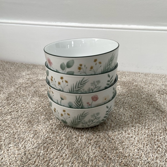 NWOT Tigger bowls - Set of 4 - Picture 4 of 10